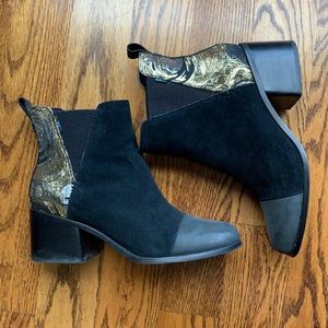 Toms Black Suede and Gold Jacquard Boots